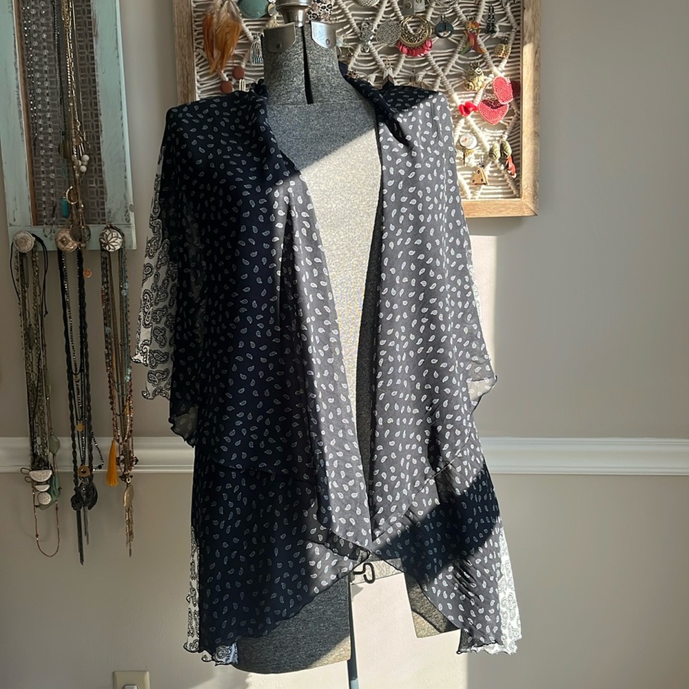 Paisley shawl | black & white | OS